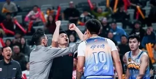 赵睿道歉了，可是该道歉的人仅有赵睿吗？这俩人出来说句话！ 第一，杨宏峰...