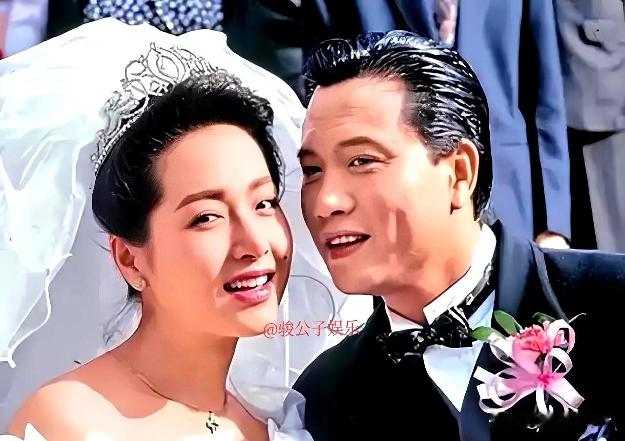 你看过66岁的恬妞吗？竟然能用那样的中性风穿搭，酷到让人心生敬佩。谁能...