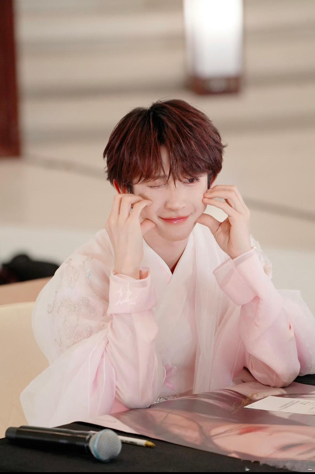 #刘宇[超话]##刘宇# ly#刘宇廿六驭梦山河#ly #刘宇0824生日快乐#
  今年是我陪你度过的第一个生日，但是往后年年我都会陪你度过你每一个生日，岁岁长相伴。
我们不求你大红大紫，只愿你平安顺遂，健康快乐，自在无忧。
愿你每一次努力都有回应，每一份热爱都不被辜负💙;也愿你不惧流言，不畏风雨，你 ​
