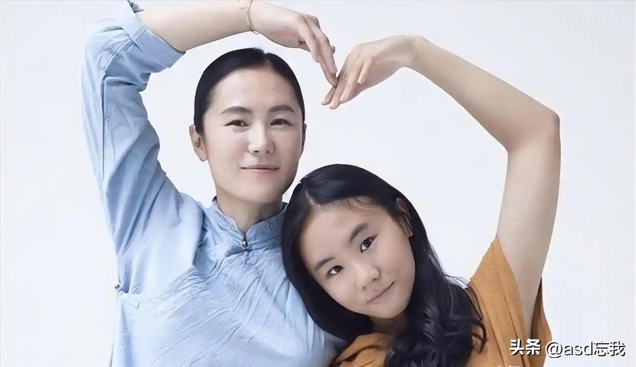 风波过去多年，高原仍不觉得自己有错，满心遗憾只留给女儿
高原到现在都不觉得自己插足王菲和窦唯的婚姻有错，别人指责她的时候，她反而理直气壮反问自己错在哪里。在她看来，窦唯和王菲当时感情早就出了问题，她只是刚好出现，不能把两人感情破裂全都怪到她头上。

这么多年，高原心里一直记恨窦唯，一晃都快二十年了。