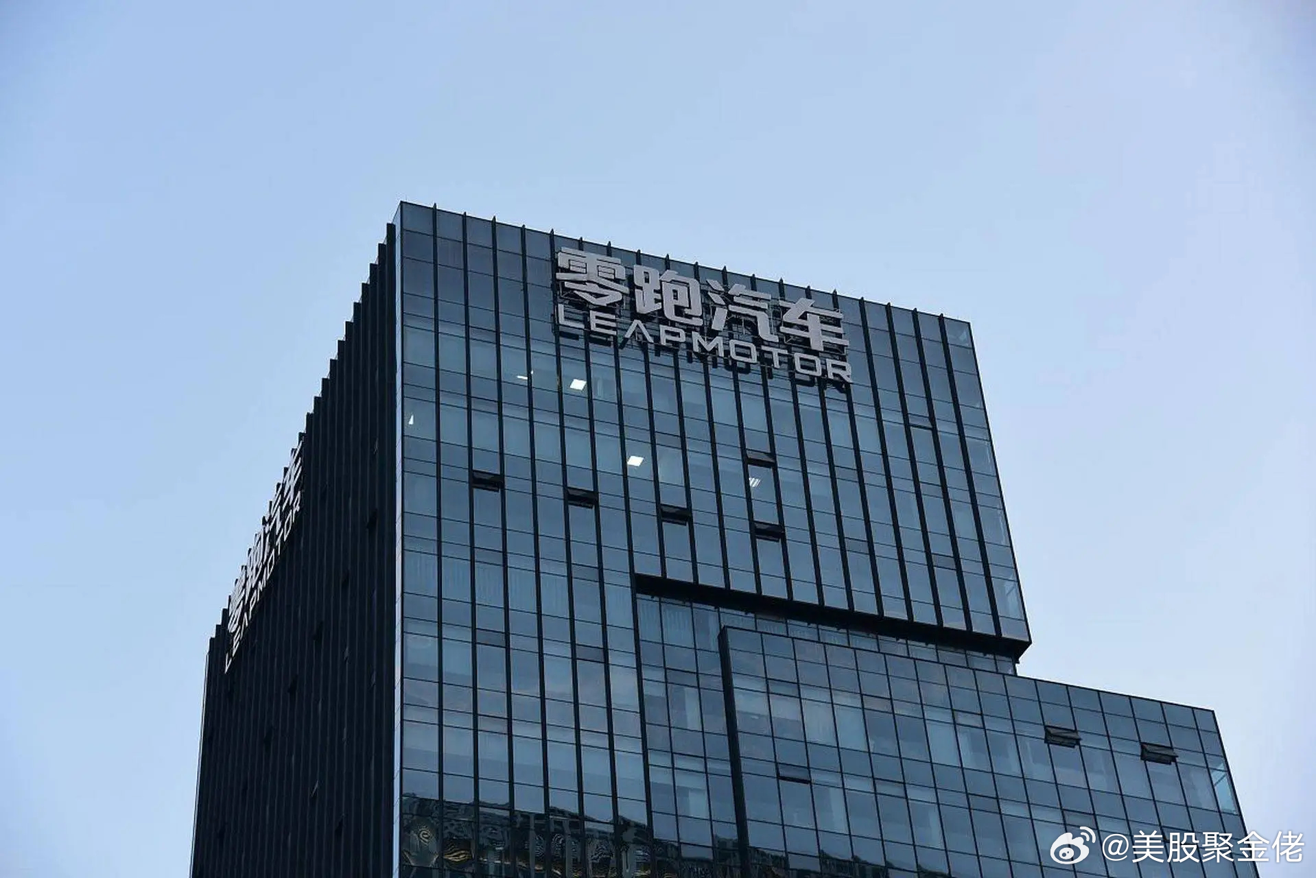 2026科技热点速报｜零跑/大疆/小鹏最新动态+游戏交易平台中立盘点
虎瞳科技社 | 作者 陈明宇  记者 刘心梦
2026 年8 月 25日 虎瞳科技社快讯
2026年科技圈跨界动作不断！车企加码机器人、科技大厂高管轮岗、自动驾驶商业化提速，同时游戏虚拟交易热度走高。整理一波近期重磅行业动态，干货满满。
零跑 ​