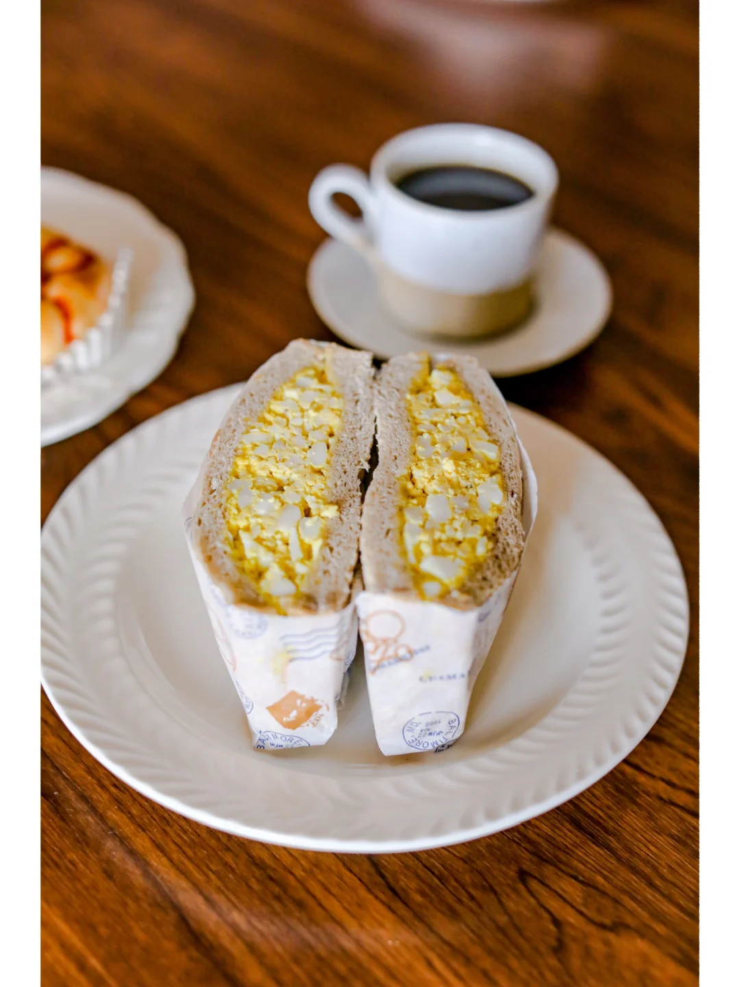 黄芥末鸡蛋沙拉全麦三明治