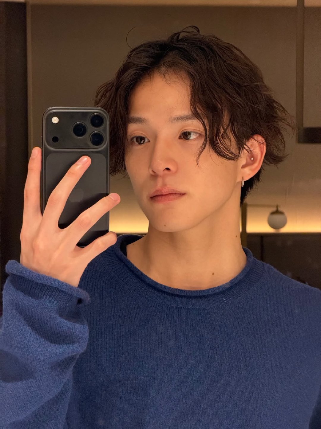 你们猜猜这两个是谁闹了半个多月要买iphone18 ​