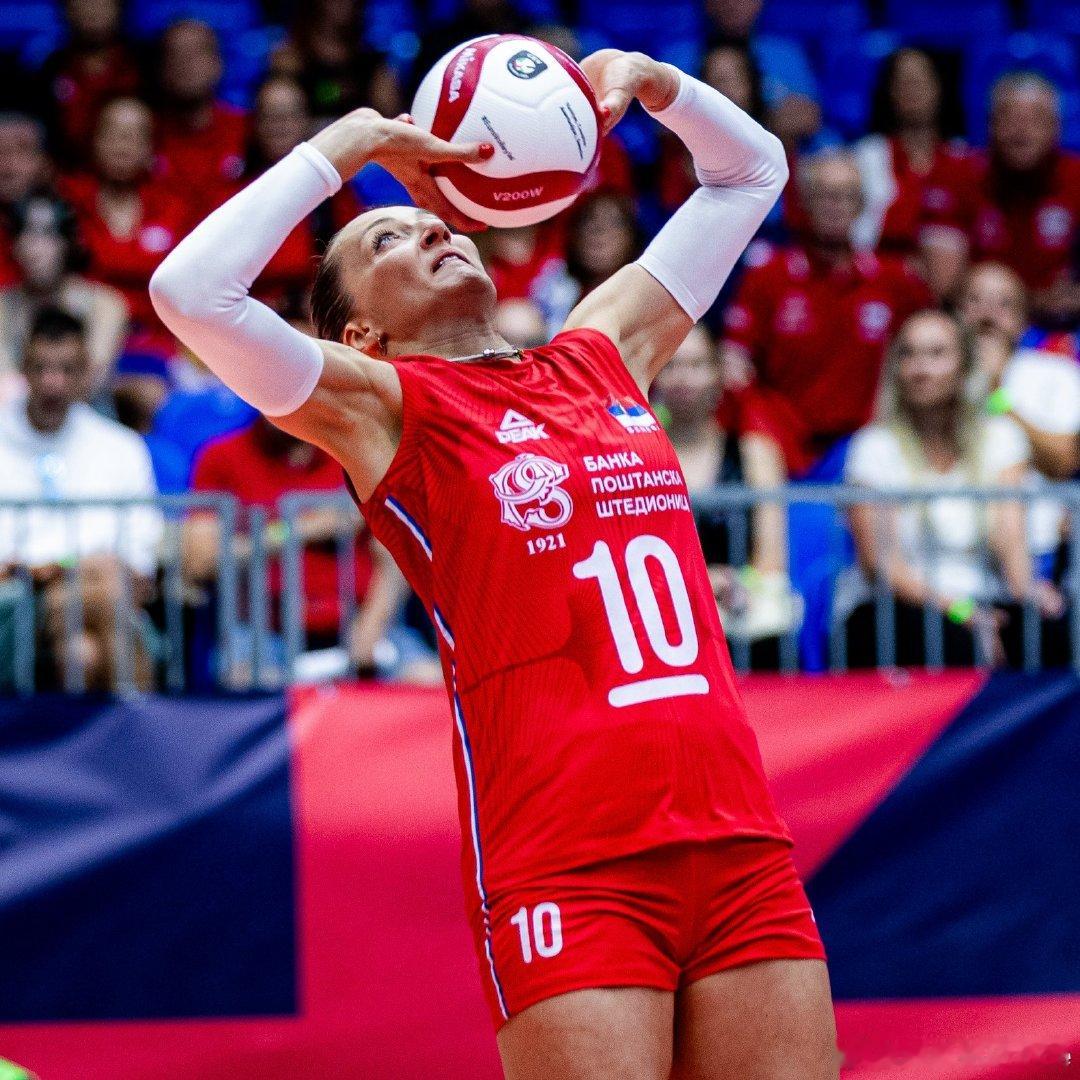 #中国女排[超话]# #2026年欧洲女排锦标赛# 
🫱🏐🫲 玛雅.奥杰年诺维奇——胸口托举大挪移 ​​​​