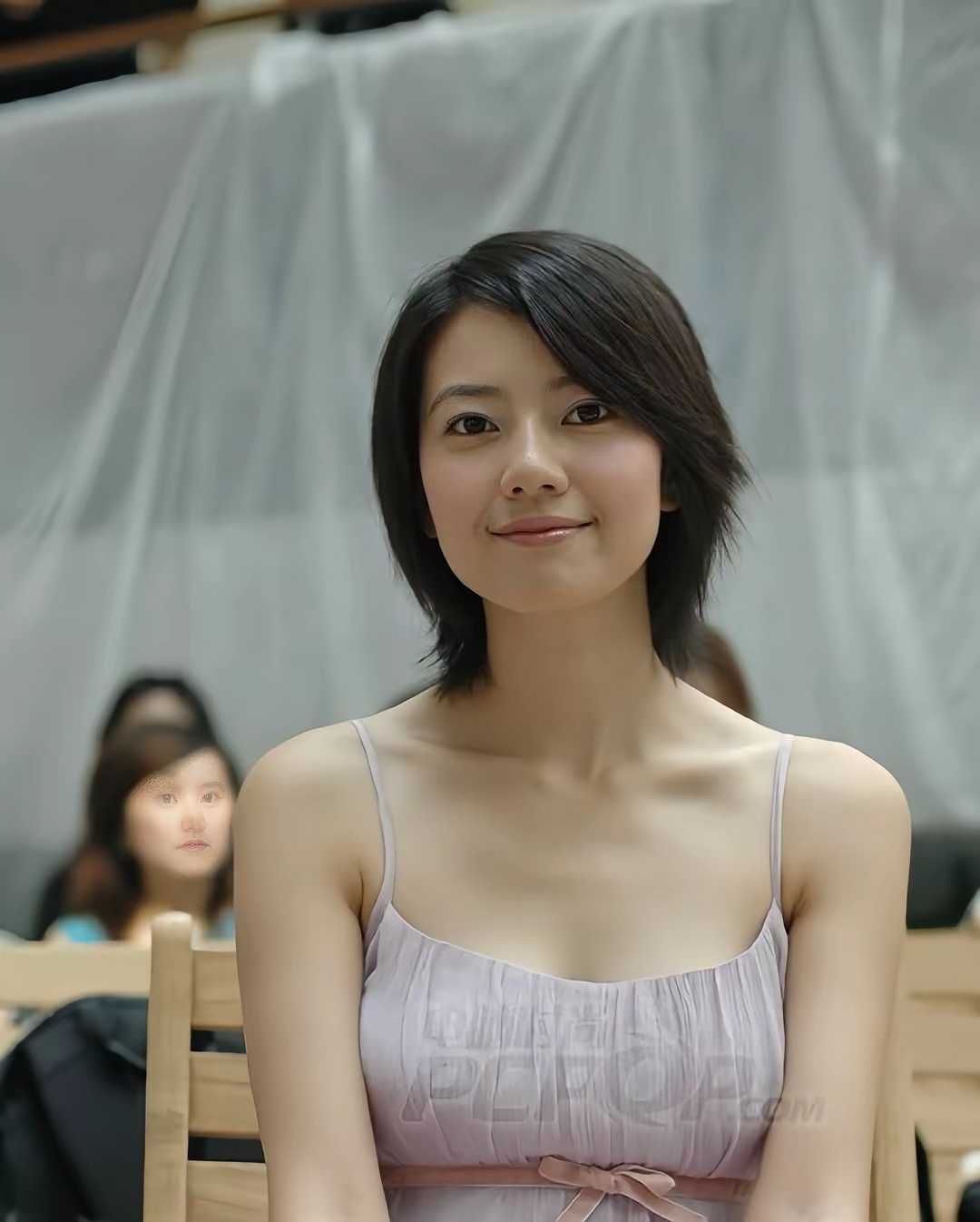 高圆圆早期活动现场，那时的她确实是清纯的代名词，她干净清爽的面容，笑容...