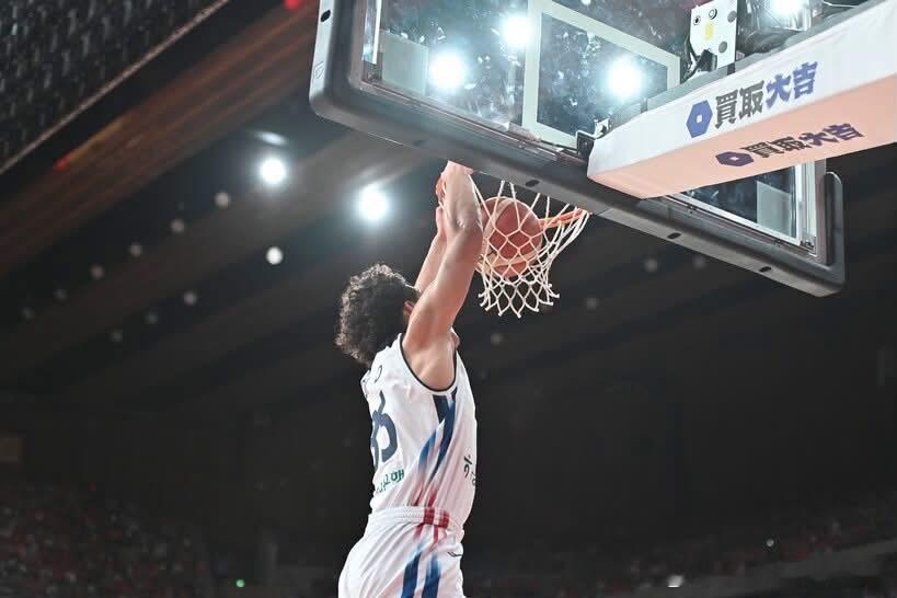 韩国Jumpball报导能够亲自防守NBA球员，对艾迪・丹尼尔（19岁...