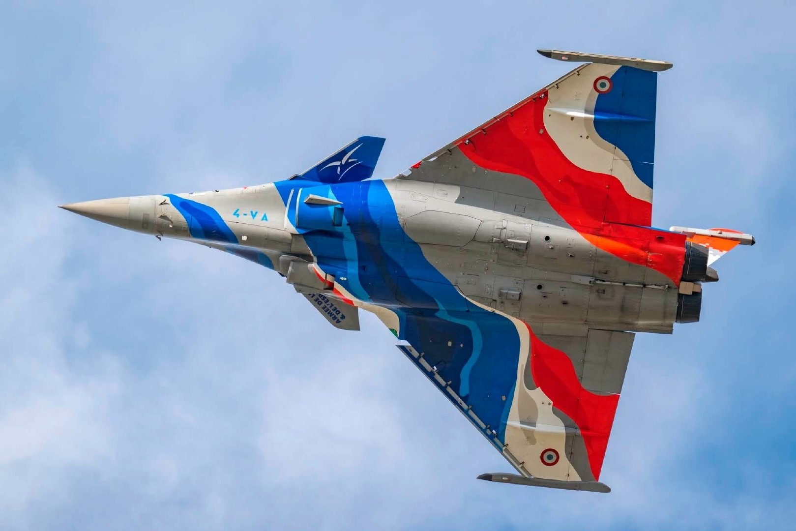 法国空天军（AAE）圣迪济耶基地（BA113）
航展美图
阵风B/C、A330MRTT、Rafale Solo Display 2026、幻影2000D、A400M、法兰西巡逻兵阿尔法喷气 
#今日阵风##今日幻影# 周一愉快 一周愉快
Photo credit: AAE ​