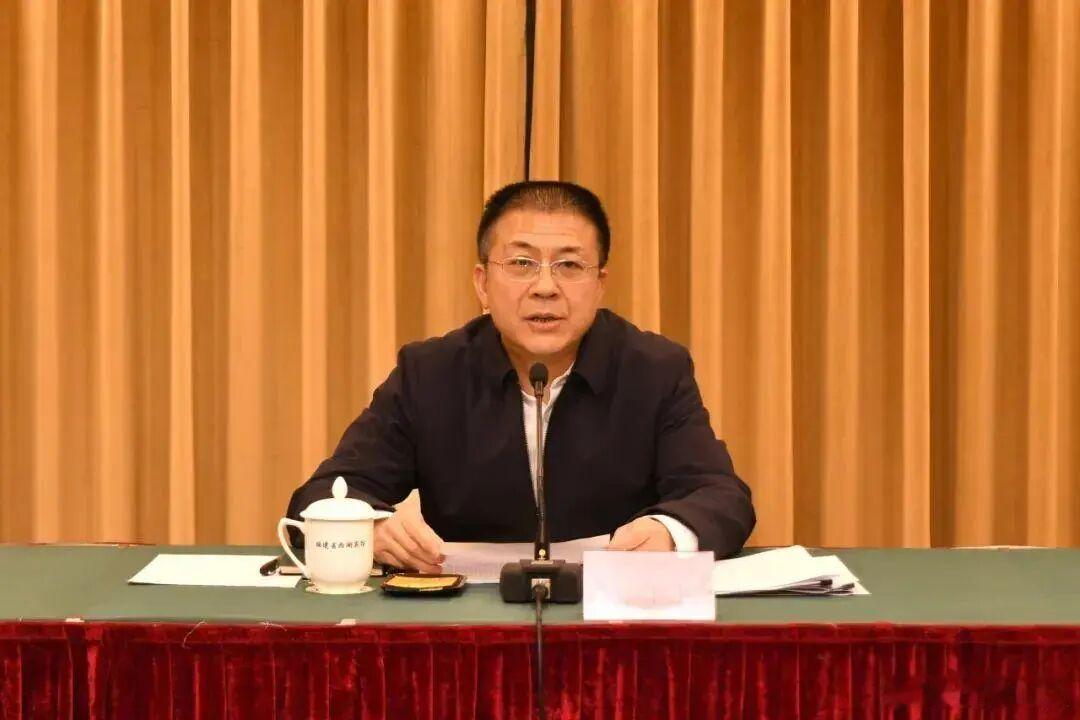 朱百里，主动向组织交代问题

9月19日，据福建省纪委监委消息：福建省信访局党组书记、局长朱百里涉嫌严重违纪违法，主动向组织交代问题，目前正接受福建省纪委监委纪律审查和监察调查。

朱百里 资料图

公开信息显示，朱百里，男，汉族，1974年10月生，福建云霄人，在职大学，中共党员。
朱百里曾任 ​