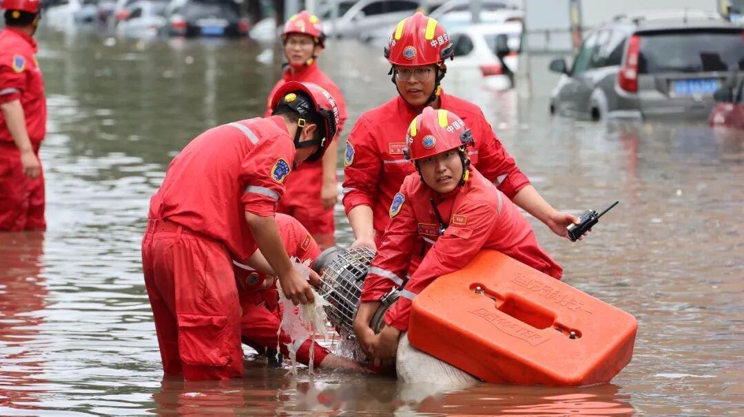 风雨冲锋不畏洪险
戎装在肩守护山河
点赞致敬中国军人
早安[太阳][微风] ​