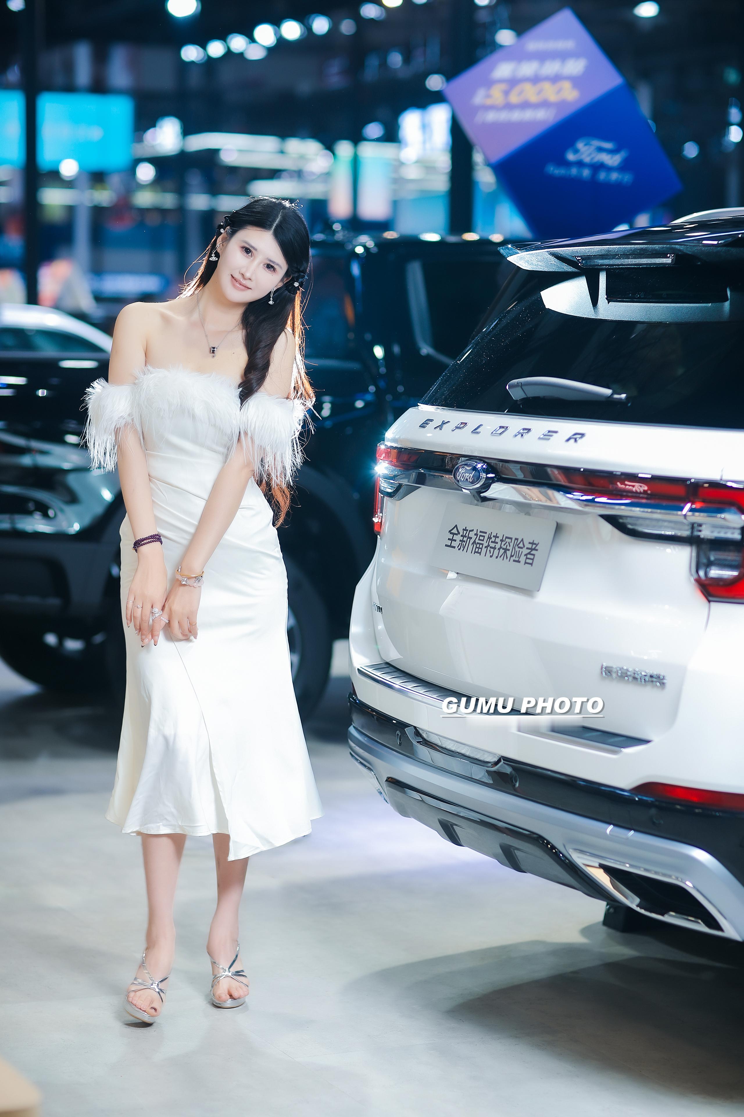 2025贵阳汽车文化节长安福特展台模特小姐姐