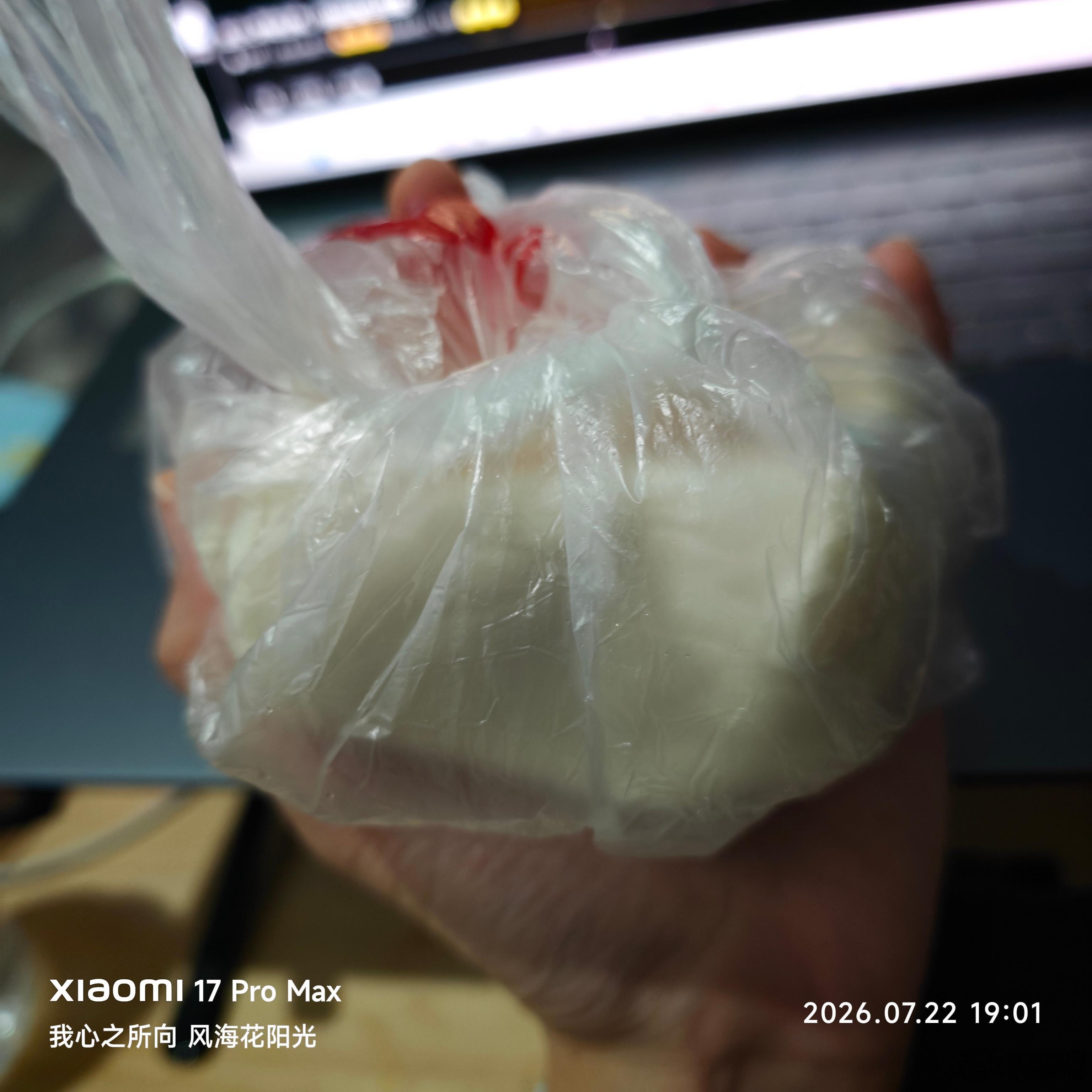 刚才吃了这么大一个馒头 给我吃开胃了[柯基][柯基][柯基] ​​​