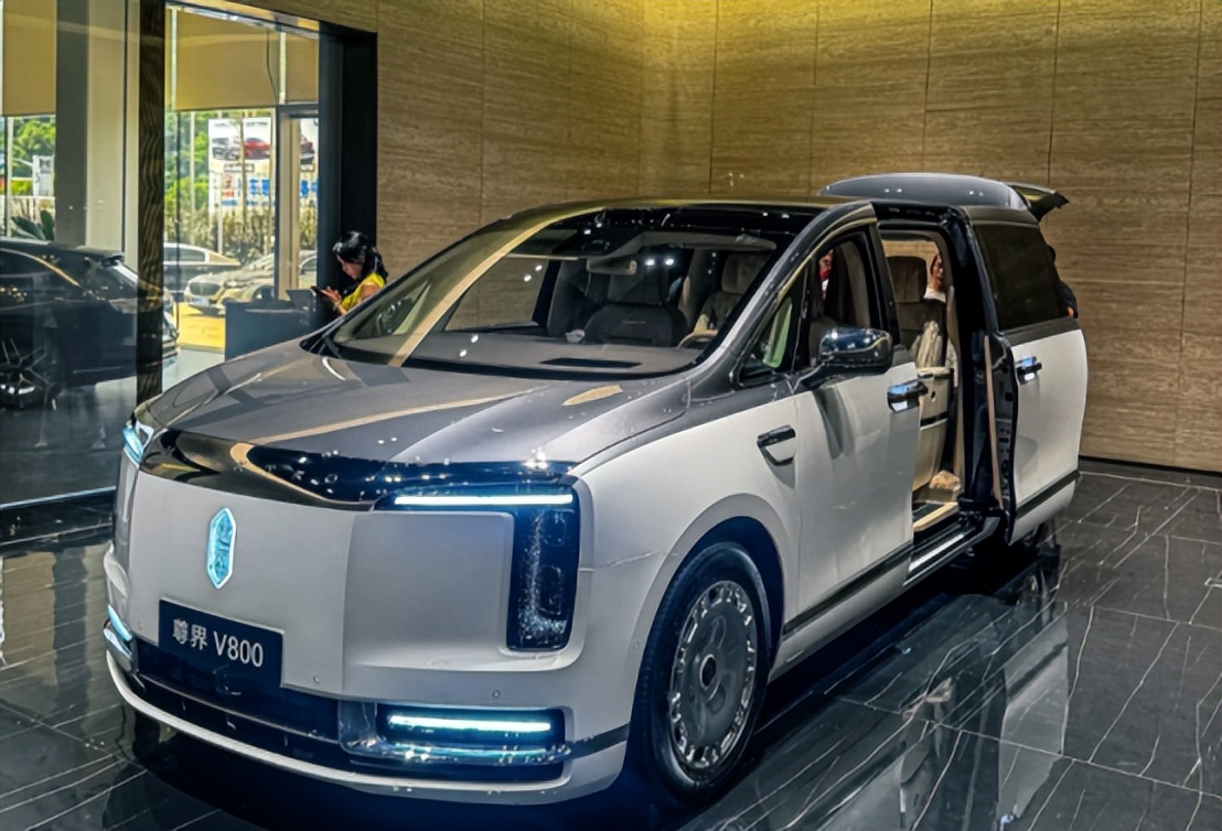 尊界V800重磅登场：这配置，真的卷疯同级老外