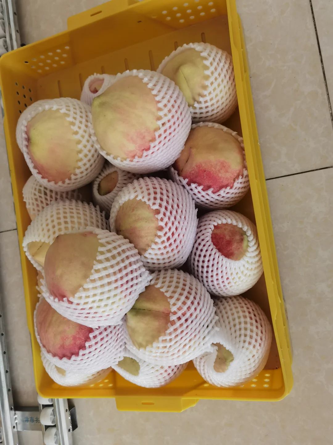 这个桃明天只有16个，也4箱。
