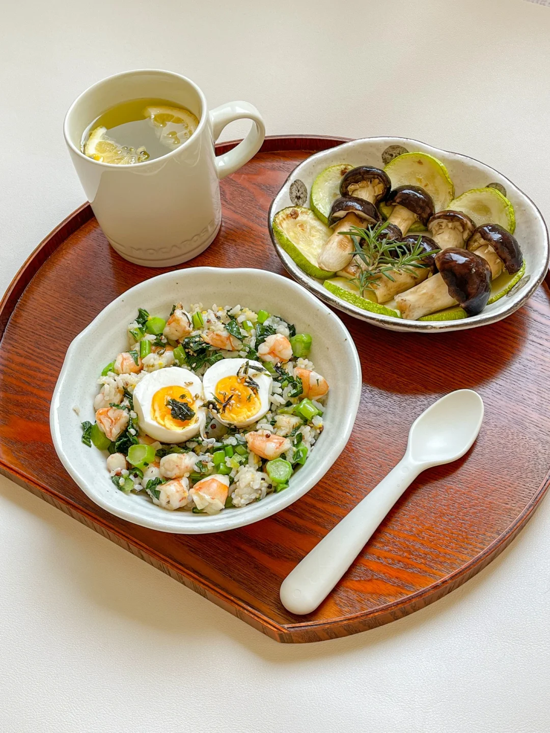 “极简饮食一段时间后，越来越觉得过多的调味品只会掩盖掉食物本身的味道。选择盐、黑