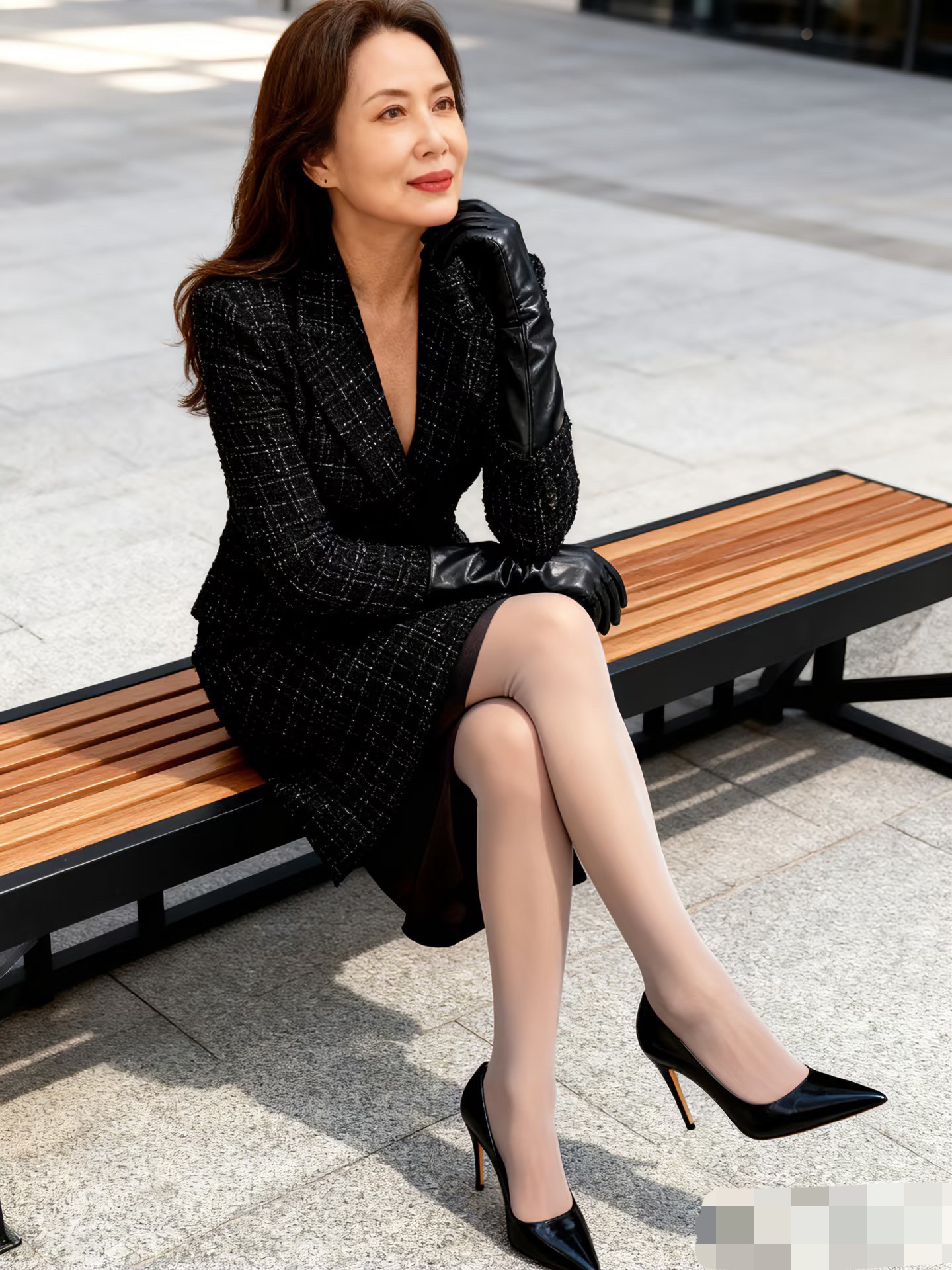 姐姐面容端庄，眼神温和，气质优雅，有一种成熟的知性美，你能猜准她的年龄...