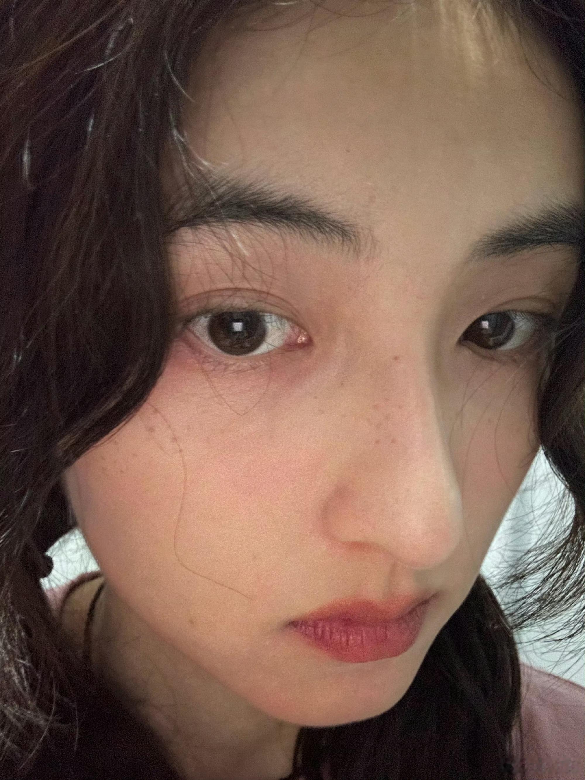 #张子枫[超话]##今日有枫# 

【2025.10.10】
那年今日
：下雨天 有彩虹 和 一些奇奇怪怪 
​
