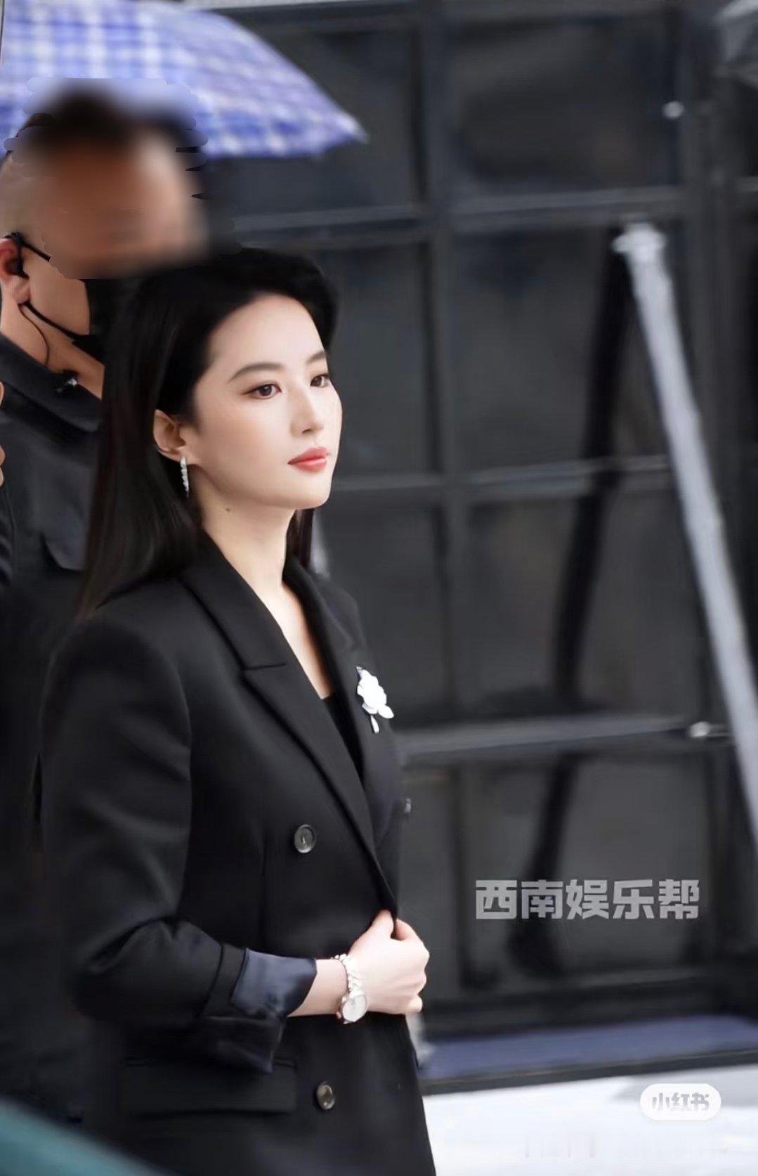 ① 仙圈一直禁ai 禁拿刘亦菲喂ai 禁把刘亦菲换到别人身体上 如果有套用模板那可以做表情包 但是禁直接换头到别人身上，如果刘亦菲的图片没有某个pose可约稿，约稿，约稿，而不是ai而不是豆包，如有发现ai刘亦菲的图片或者ai刘亦菲的声线的作品→多狙！各pt如有看到，一定要扩 仙圈禁ai并禁以各种形式传 ​