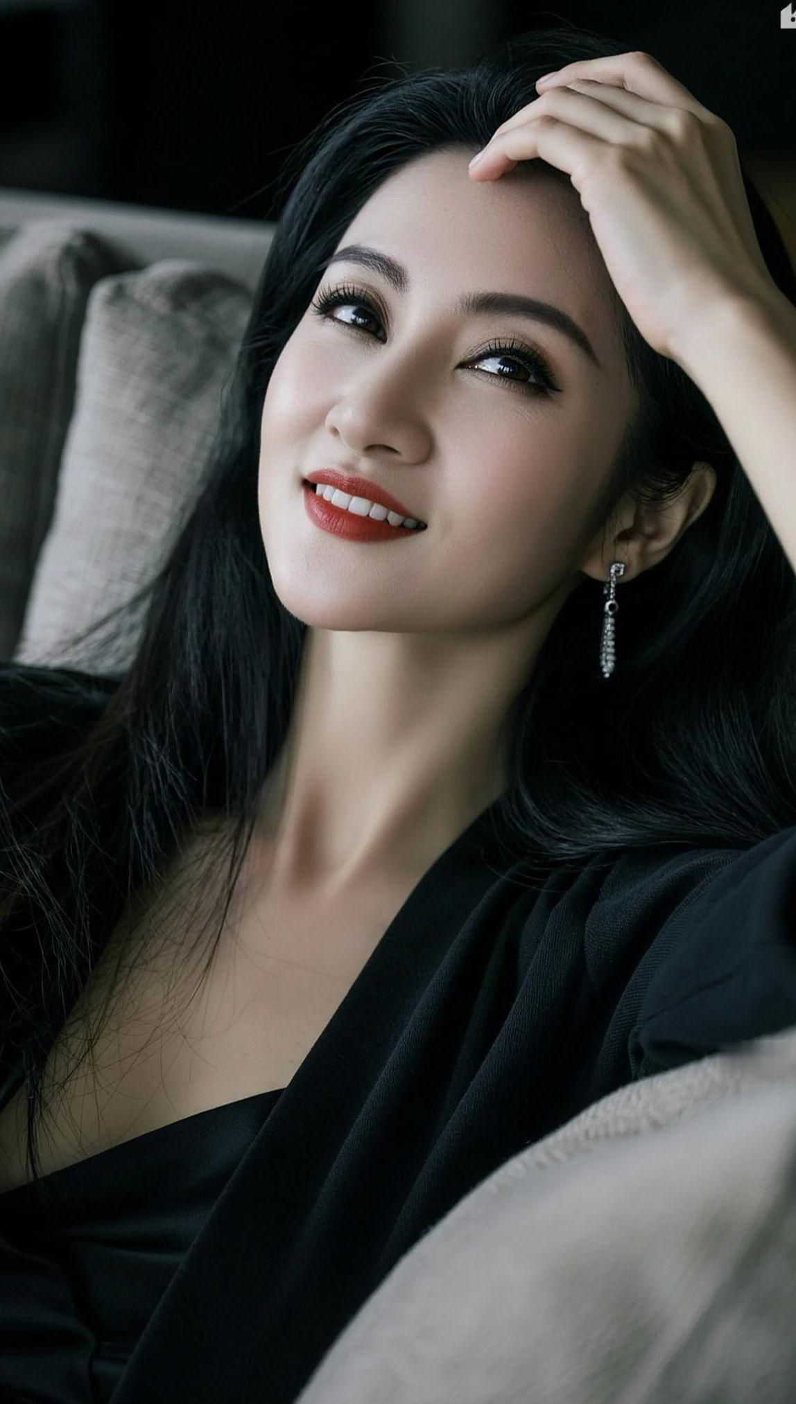 <p>AI黑系慵懒写真  ai创作 <!--{img:0}--></p...