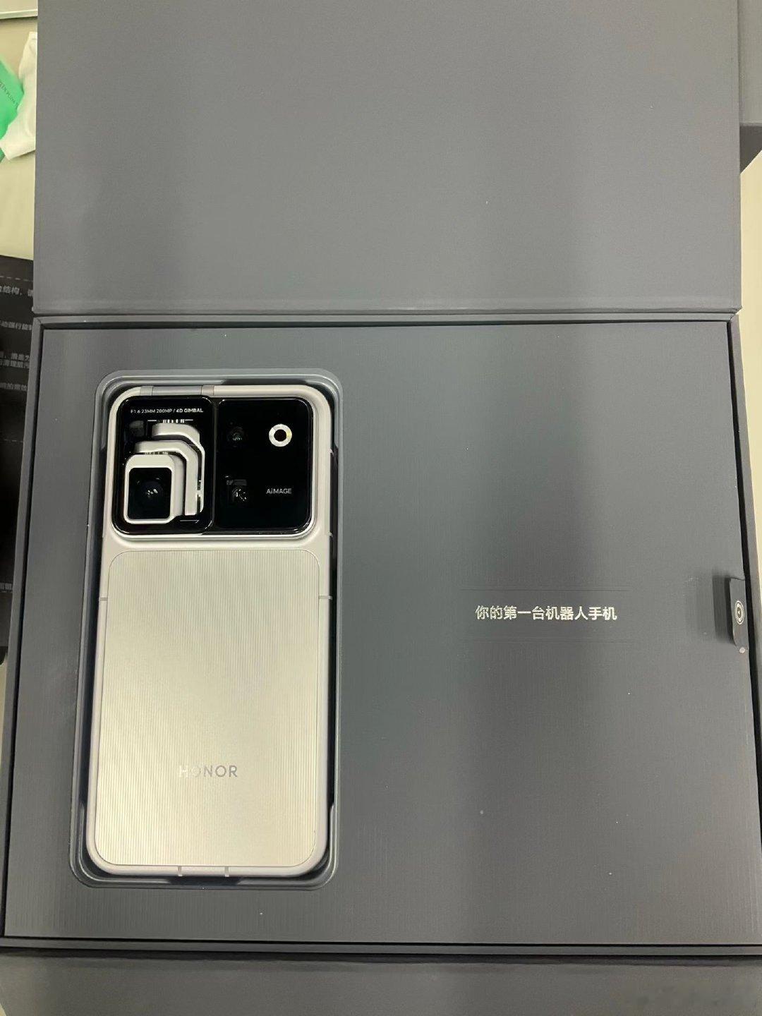 荣耀Robot Phone 12+512G 星轨银
电池效率100 成色99新 在保27/08/22
9599 ​