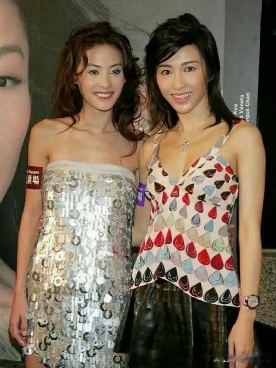 黎姿和张柏芝当年站在一起合照，那时候还没有美颜滤镜 ​