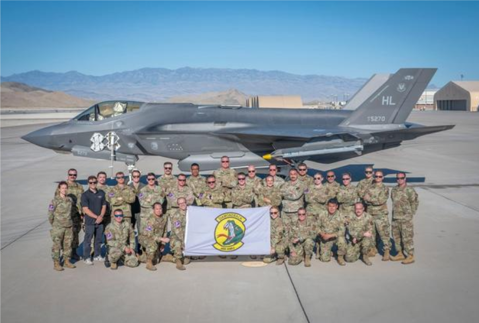 美国刚批准向沙特出售48架F-35战机，总价243亿美元，不过还得等国会最终批准。
我觉得这事挺耐人寻味的，去年特朗普就跟沙特签了防务协议答应卖，结果拖到现在才走流程，而且之前还拿“怕中国窃取情报”当借口给沙特泼冷水，说白了，美国就是想用军售当筹码，去拿捏沙特的外交立场。
在我看来这就是美国的政治算