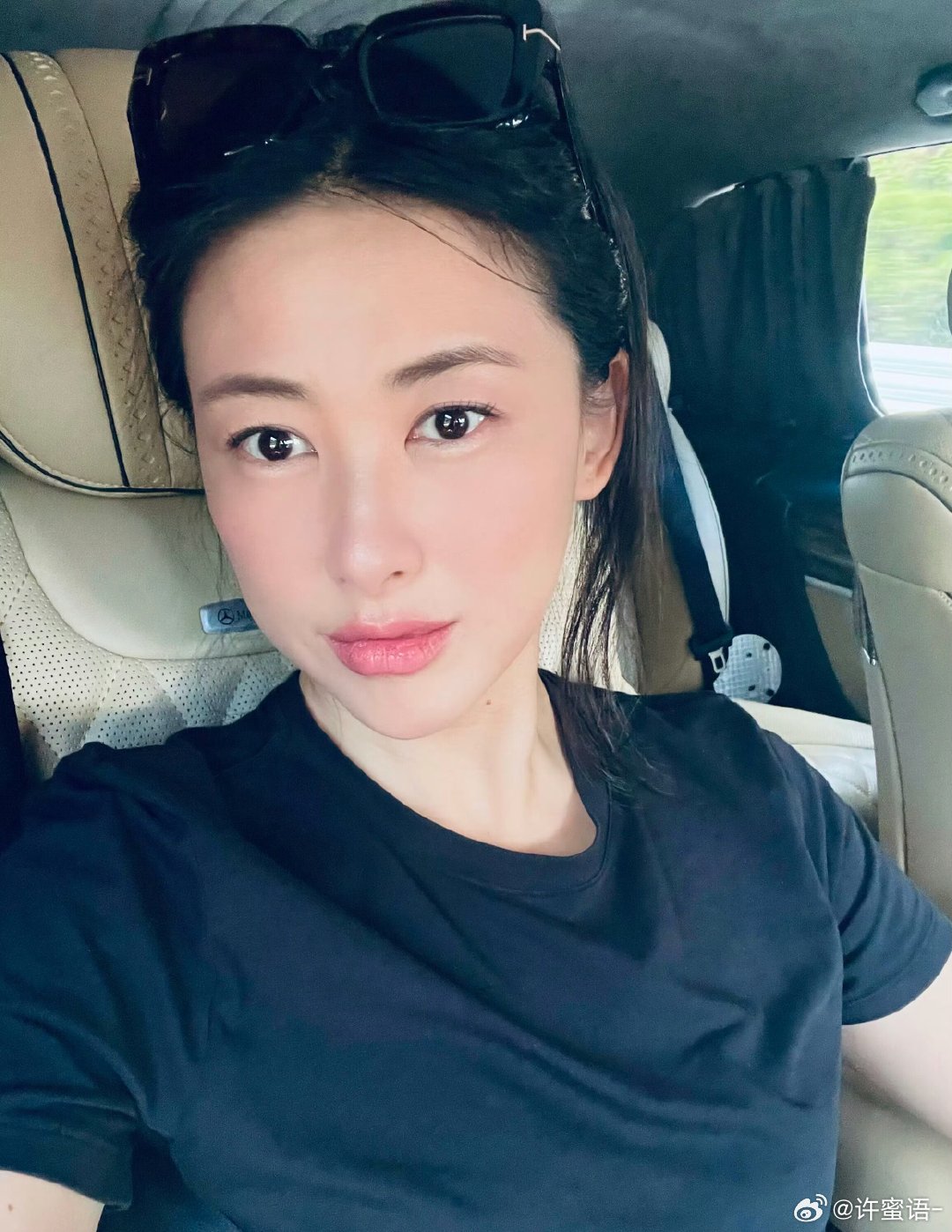 #朱珠[超话]#  我女朋友刚化好妆好美😍​