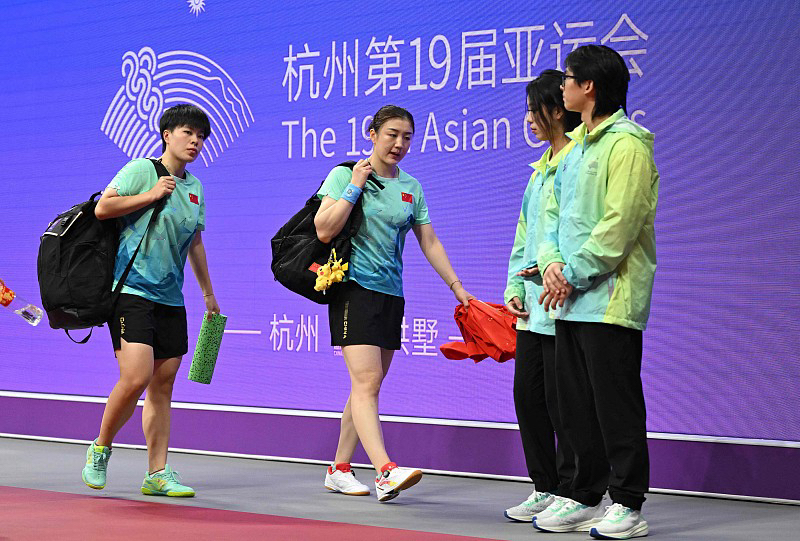2026亚运会乒乓球女团淘汰赛对阵正式揭晓！
中国、日本、韩国、朝鲜首轮轮空，直接进入下一轮。

完整对阵：
✅中国 轮空
乌兹别克斯坦 VS 哈萨克斯坦
印度 VS 泰国
✅朝鲜 轮空
✅韩国 轮空
中国香港 VS 新加坡
中国台北 VS 中国澳门
✅日本 轮空