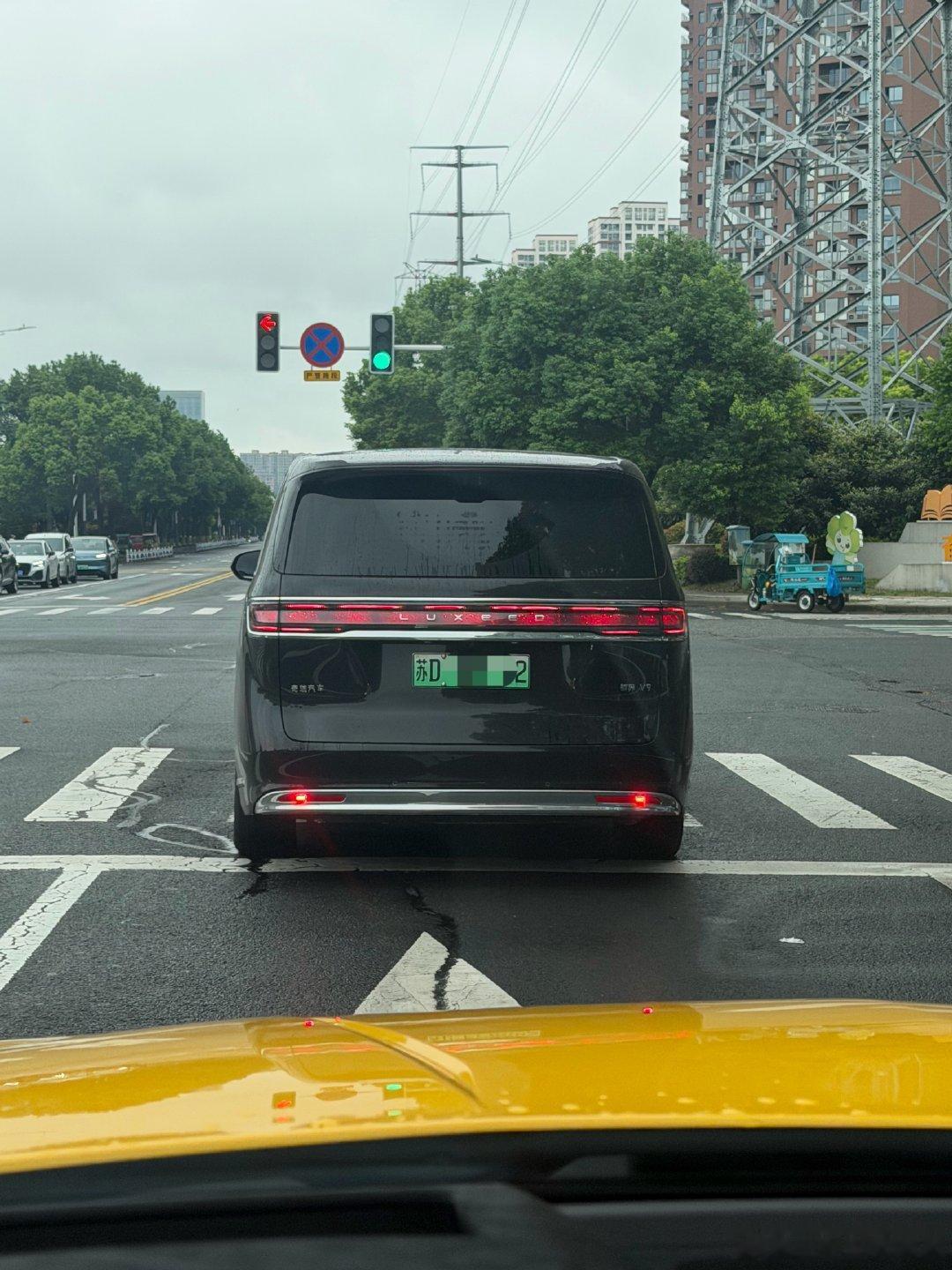 这玩意儿他大哥凭啥卖百八十万…
不过想想以前埃尔法也卖这价，
一切都合理了[流鼻血]

人的幸福果然都是对比出来的[允悲] ​