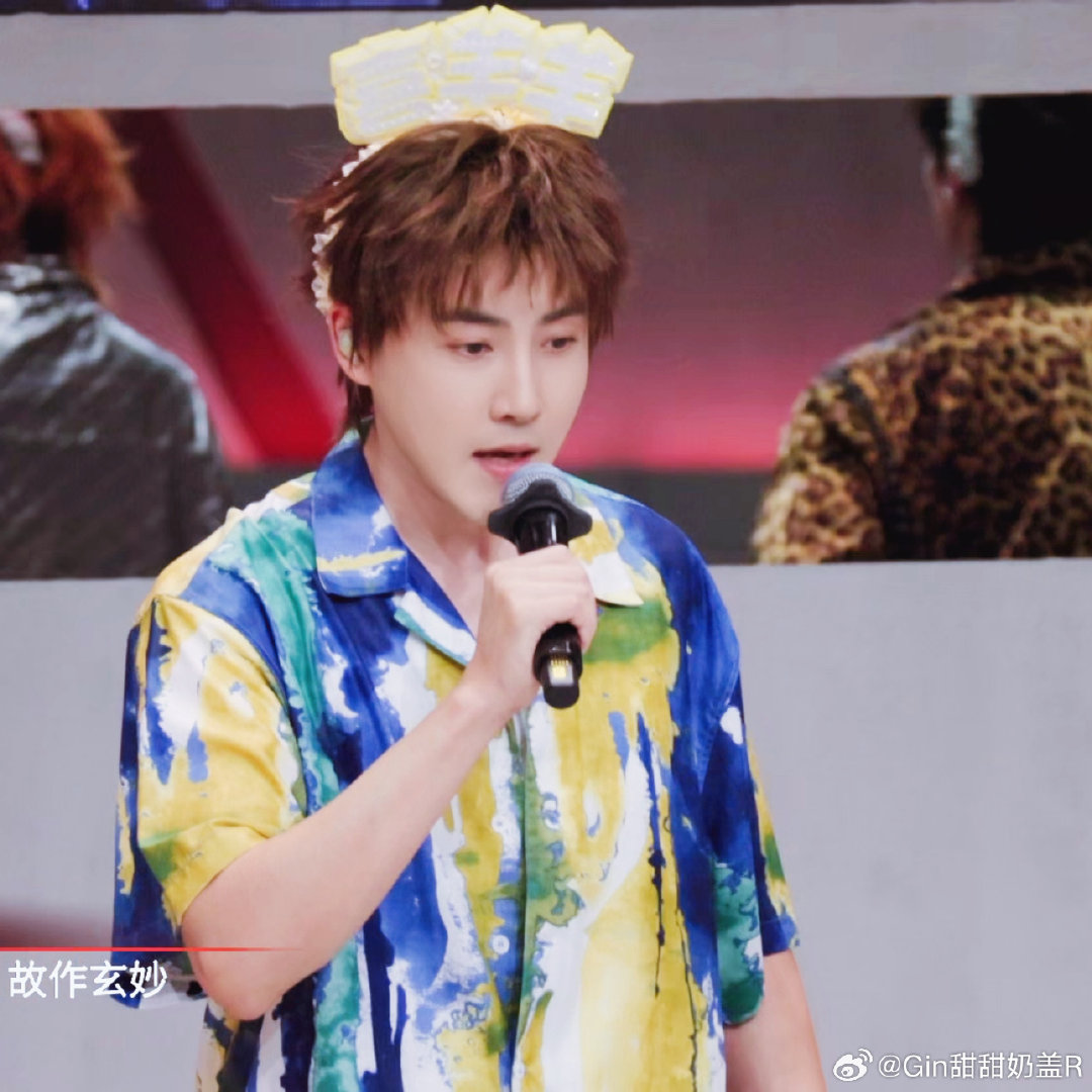 #张睿[超话]#  zr #张睿披荆斩棘# 
张睿小考面纱的舞蹈也太让人惊喜了吧！人怎么会进步那么大呀，面纱整个舞台的唱也很稳，面纱组几个人都好棒！我将狠狠期待正式舞台！​