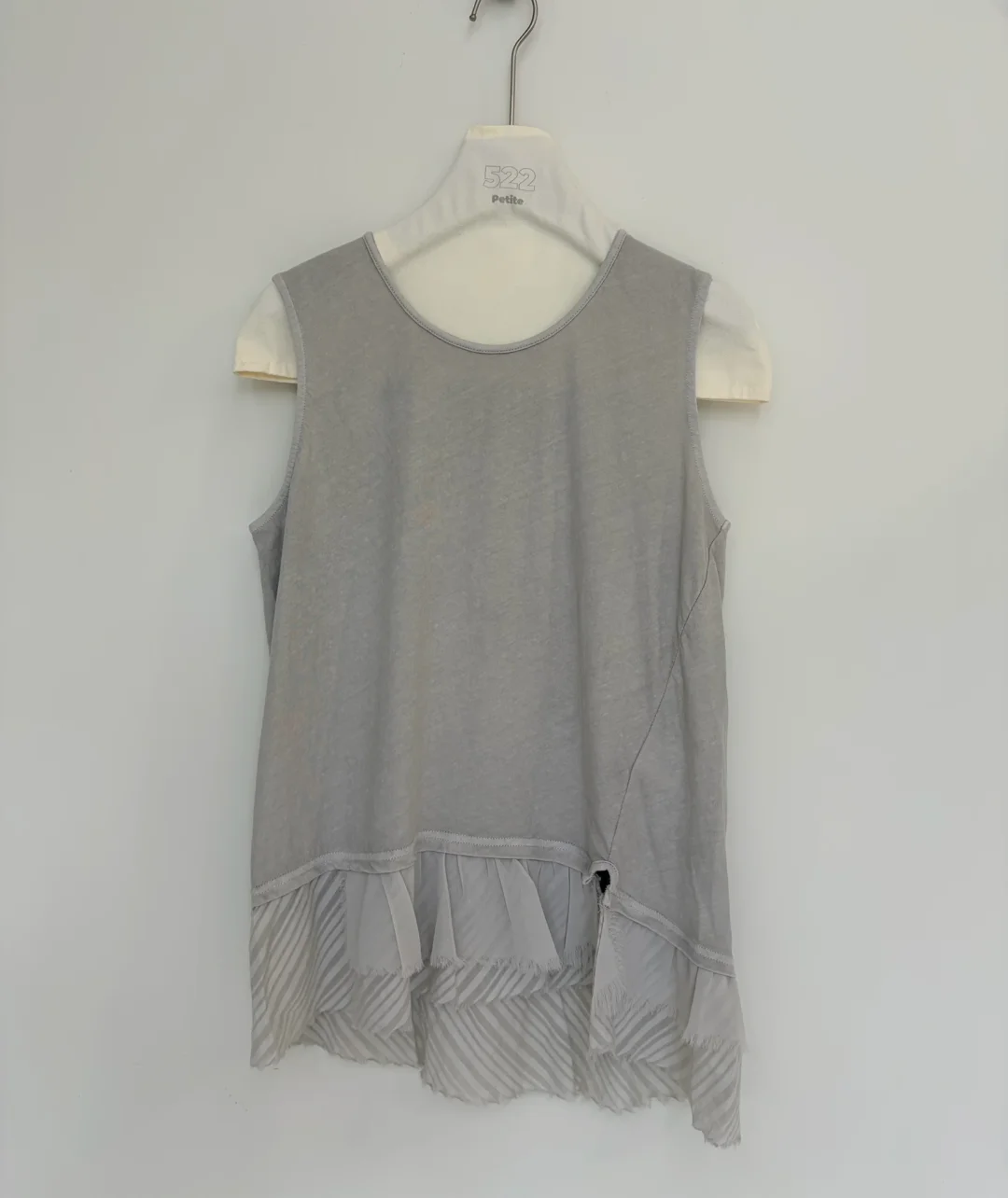 是被这件小背心温柔到了～经得起细品的衣服