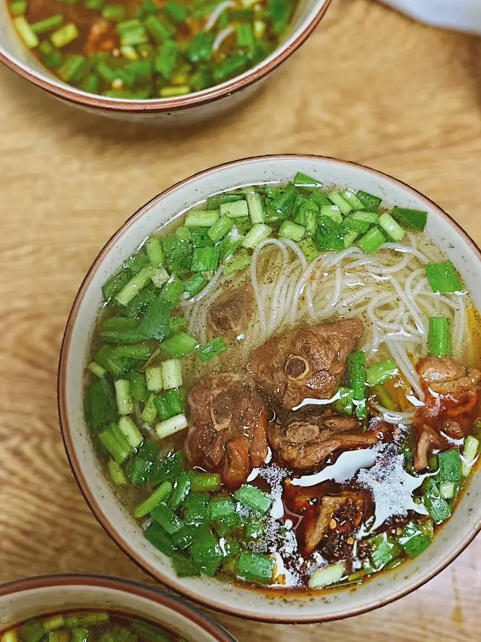 坚持做1000种面不重样（208）红烧鸡块米线