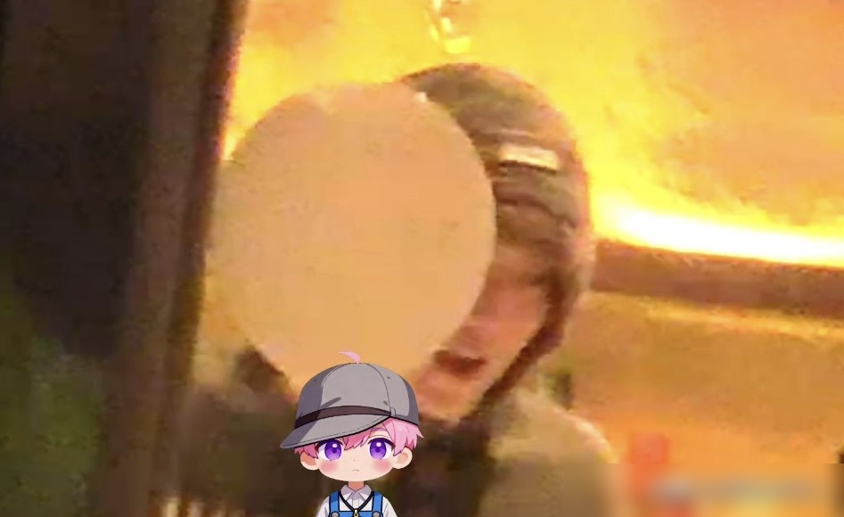 昔日内娱第一顶流，如今醉得连路都走不稳。
9月10日晚张碧晨生日宴，鹿晗抓着麦，闭眼痛快大唱《爱很简单》。散场时他脚步踉跄，被人直接架着出门。
狗仔兴奋坏了，连夜看图说话，非说他跌落神坛借酒消愁。可拉倒吧，人家这分明是爽。
张碧晨早年还是EXO站姐，现在两人是能一起看演唱会的铁哥们。鹿晗早就不