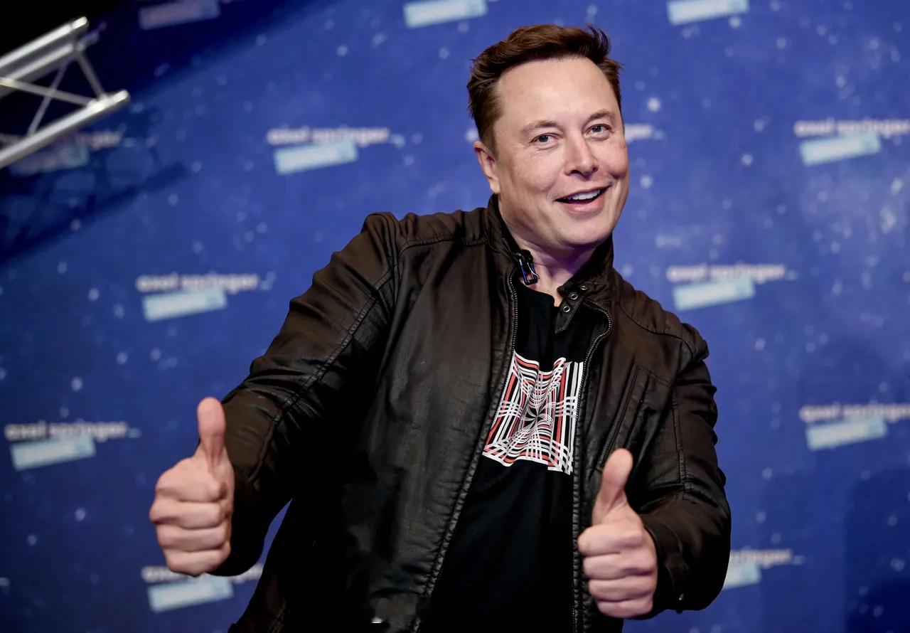 #夏说英文晨读[超话]##wujacob##马斯克##spacex##马斯克或成全球首个万亿富豪# 

Day 2202 | 人类首个“万亿富豪”即将诞生！1万亿美元是什么概念？

1.  be poised to do something（本文）离结果只差最后一步；准备好了、蓄势待发

2. trillionaire /trɪljəˈner/ n. 万亿富翁
    由trillion（万 ​