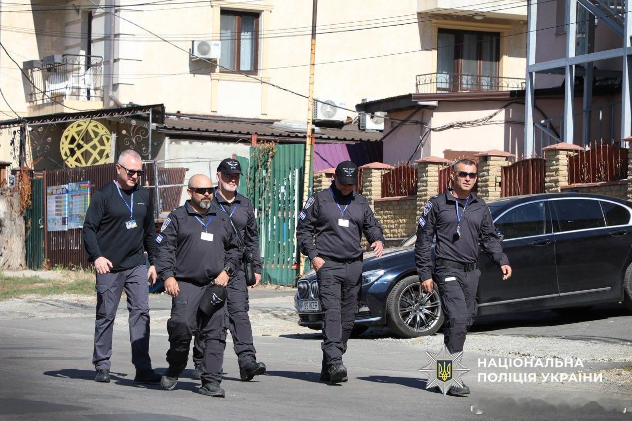 以色列警察抵达乌克兰乌曼市，帮助维护因为大量以色列哈西德派教徒抵达这里而可能导致的治安问题。
--------------以色列警察已抵达乌曼（Умані），以加强新年期间的安保工作，——切尔卡瑟州（Черкаської області）警方报道。
他们将与乌克兰执法机构共同维护布拉茨拉夫哈西德 ​