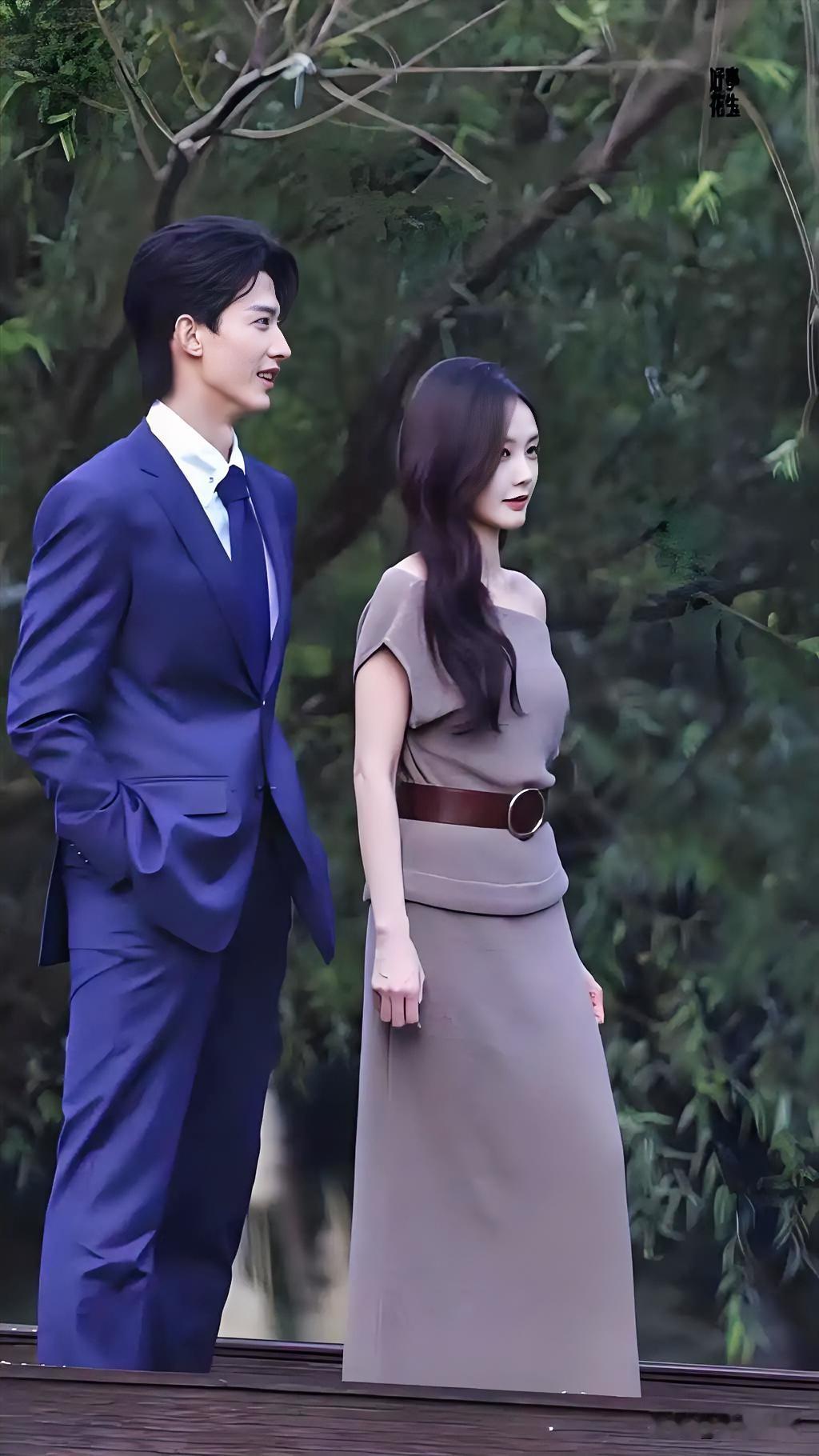 率先亮出自己私藏的是李一桐，她坦言自己平日就爱搜罗各类做工精巧的小物件，对香薰蜡烛更是偏爱有加，家里整整囤了满满一柜子，每到不同季节就换对应的款式点。她还