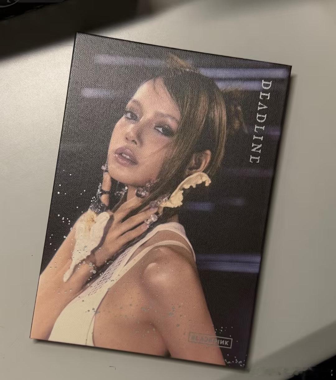 #墨家零售商[超话]# Lisa单封仅拆，全配置，送两张特典，45不包，借图出急！！！ ​