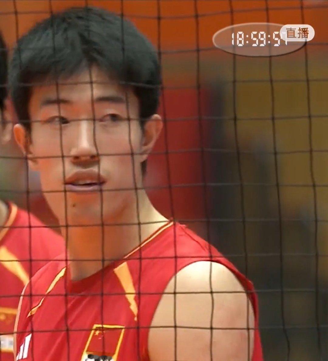 温子华仅仅得到6分（17扣6中5失误被拦，双率35% / 6%）[允悲][允悲]

#中国男排vs巴基斯坦男排##亚运会# ​