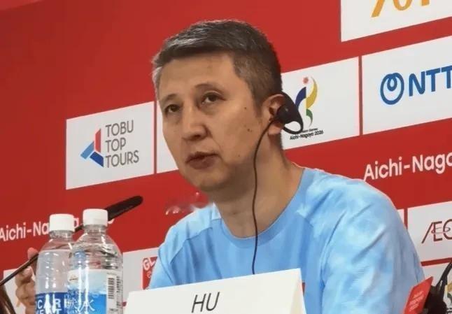 有人问，为什么郭士强昨晚输球没有原地辞职？
这事儿要是放在职场里想一想，其实特别容易理解。
你手上有个项目，预赛阶段没冲进前两名，难道当场就递辞呈走人？
后面还有一场硬仗要打，团队还等着你布置战术，这时候撂挑子，那叫不负责任。
竞技体育的残酷在于，输赢被无限放大，但它的逻辑又跟普通职场没什么两样。