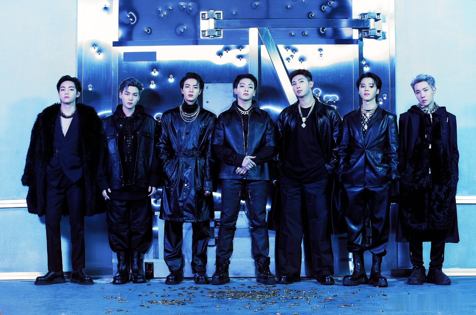 外星+人（2022）超清蓝光韩语特效字幕

影片的核心设定是高丽末期与2022年之间的时空之门被打开，两条故事线由此交织：一边是2022年管理外星囚犯的卡特（金宇彬饰），执行阻止外星囚犯寄生于人脑的任务；另一边是600年前高丽末期，道士无勒（柳俊烈饰）与伊安（金泰梨饰）争夺传闻中的神剑，过程中无勒 ​