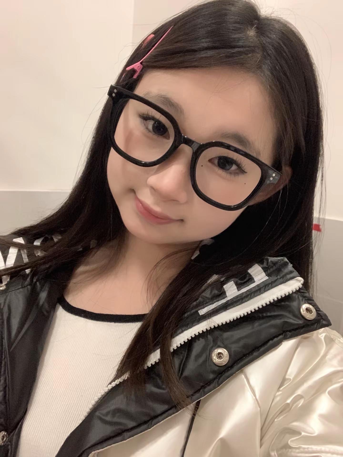 我是不是乖的 取决你喜不喜欢乖的.