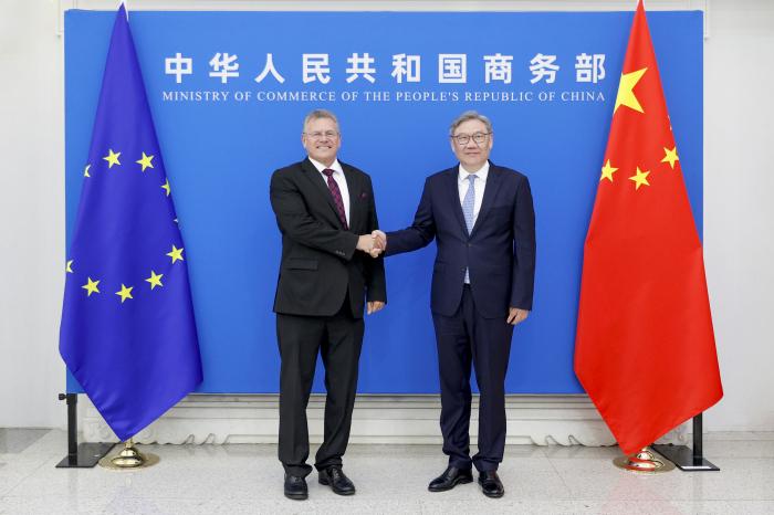 眼下中国最危险的不是美国的围堵，也不是欧盟的关税大棒！真正致命的是那一群躲在欧洲