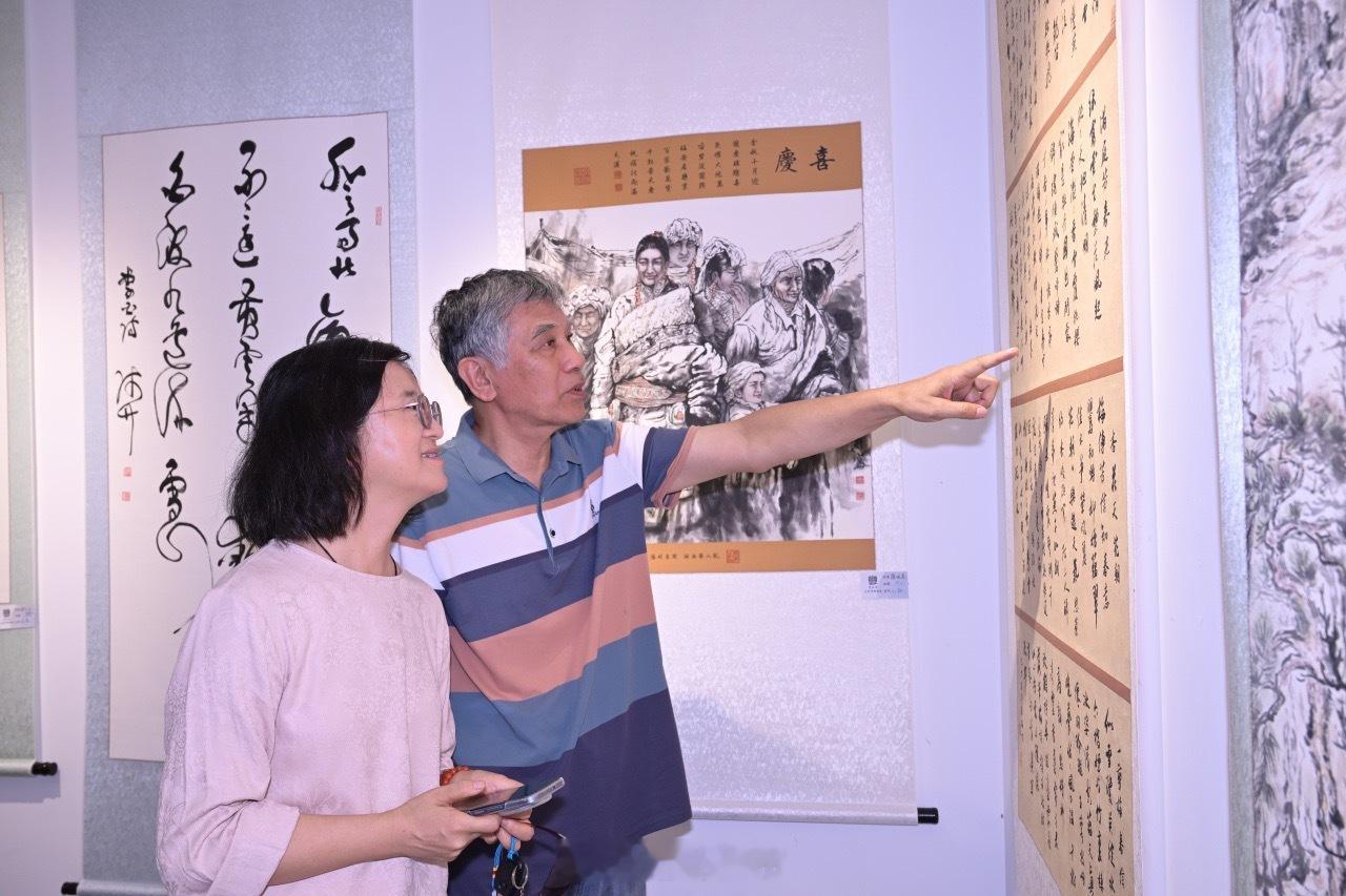 【慈城这个“一米艺术角”书画展“卷”出了新花样】宁波  8月18日上午...