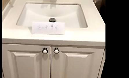 谁懂跟我妈打视频看见我爸搞这个玩意儿的搞笑程度…给洗手台去个水渍还搞个...