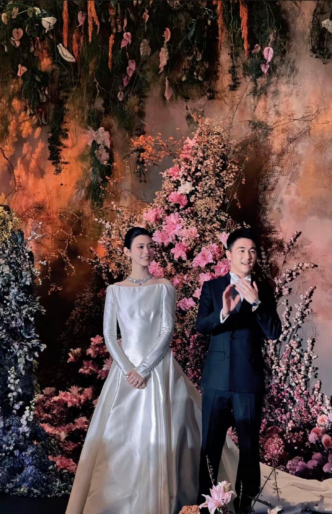 #何猷君 矮人家半个头还要去追小明#奚梦瑶何猷君婚礼答谢宴也很隆重呀，爱一个人果然不敷衍，该有的仪式都有！ ​