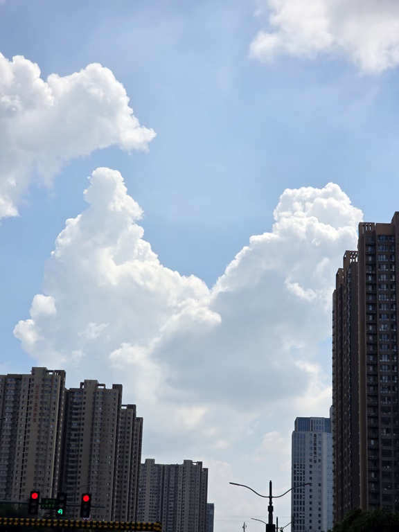 刚好拍到！好看的云☁️