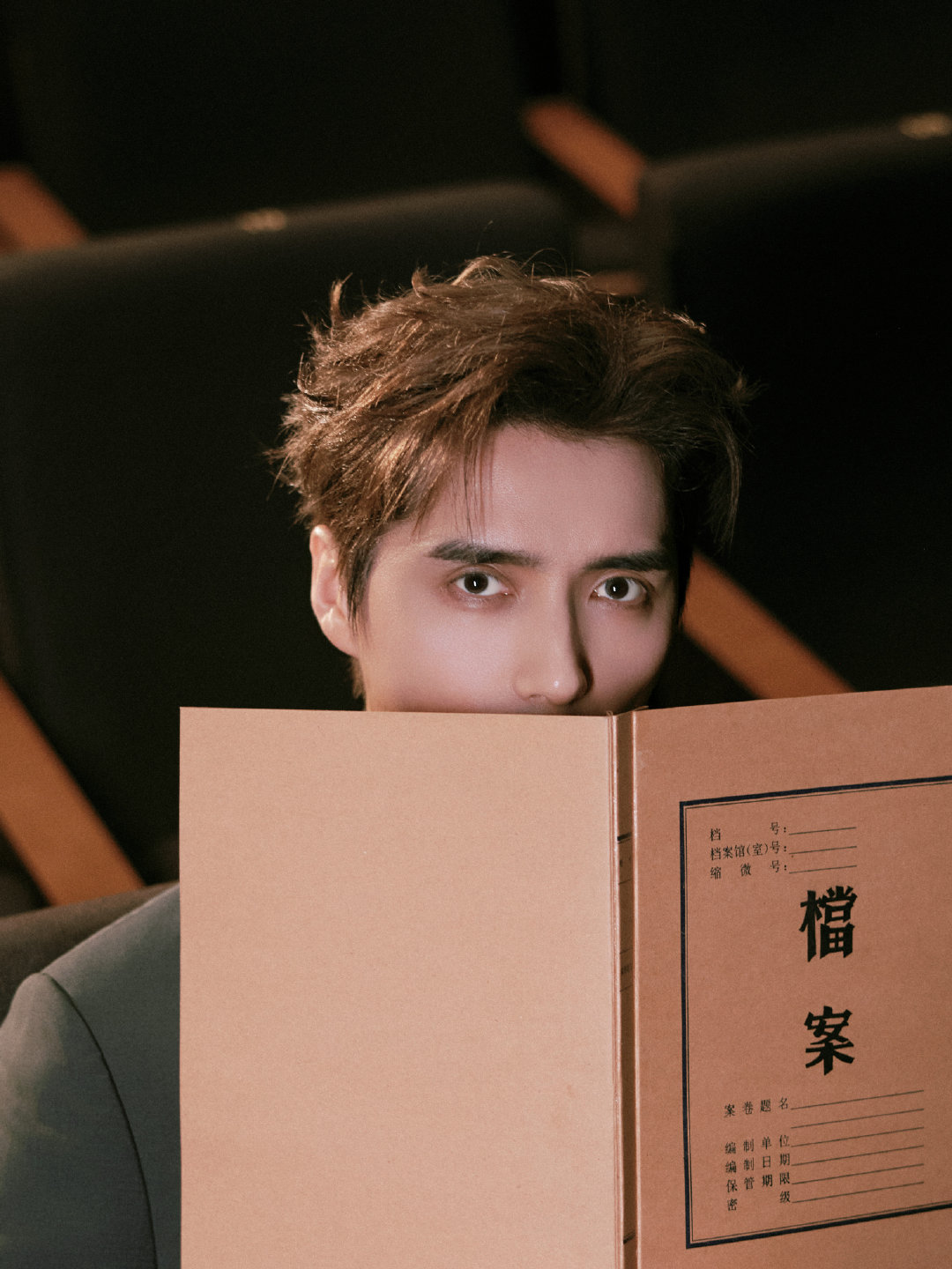 #阿云嘎[超话]# 秋深万物静，步履向新程🍂
阿老师 十月行程图送达，循秋色而行，奔赴一场又一场热爱与舞台～ ​