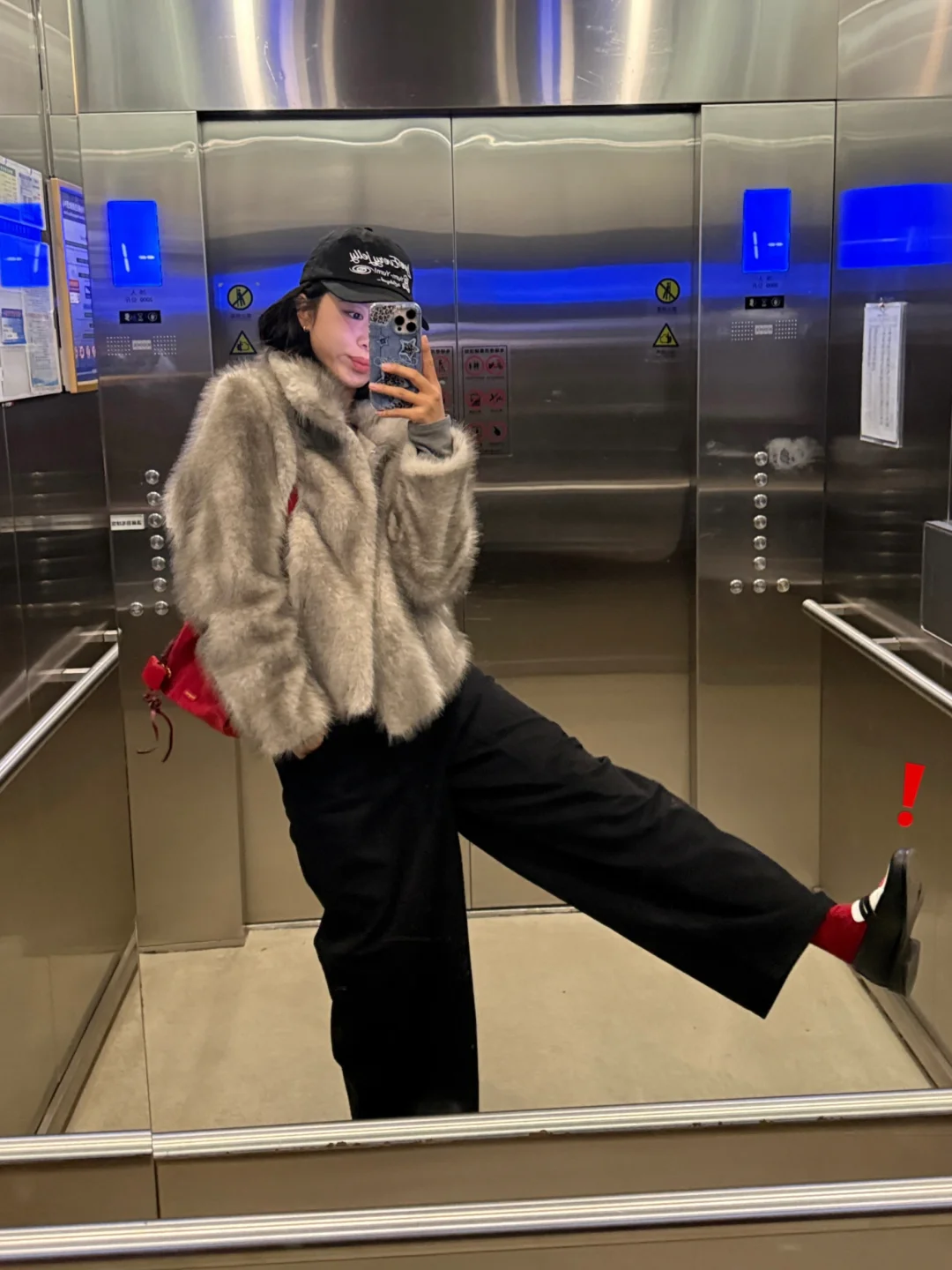 受电梯检阅的OOTD🪄⋆⁺₊⋆最近穿的舒服又自在