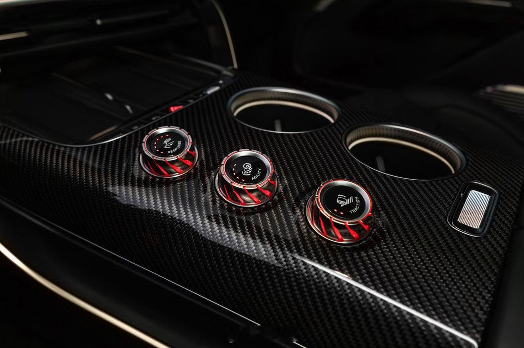 AMG GT SUV全球首发🔥🔥
真正意义上AMG独立开发的第一台SUV
GT53 GT55 GT63三个版本

至于备受争议的外观颜值，你们觉得好看吗？[笑而不语]

#amggtsuv##amg# ​