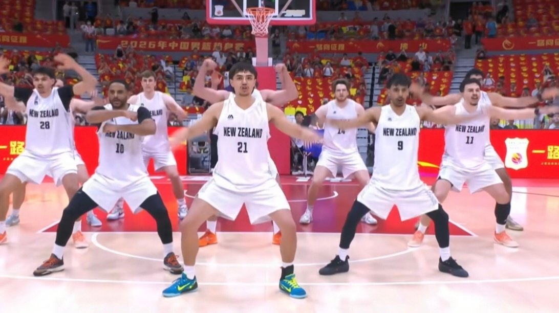 🏀男篮热身赛，中国男篮77‑84不敌新西兰男篮。 比赛多次陷入拉锯...