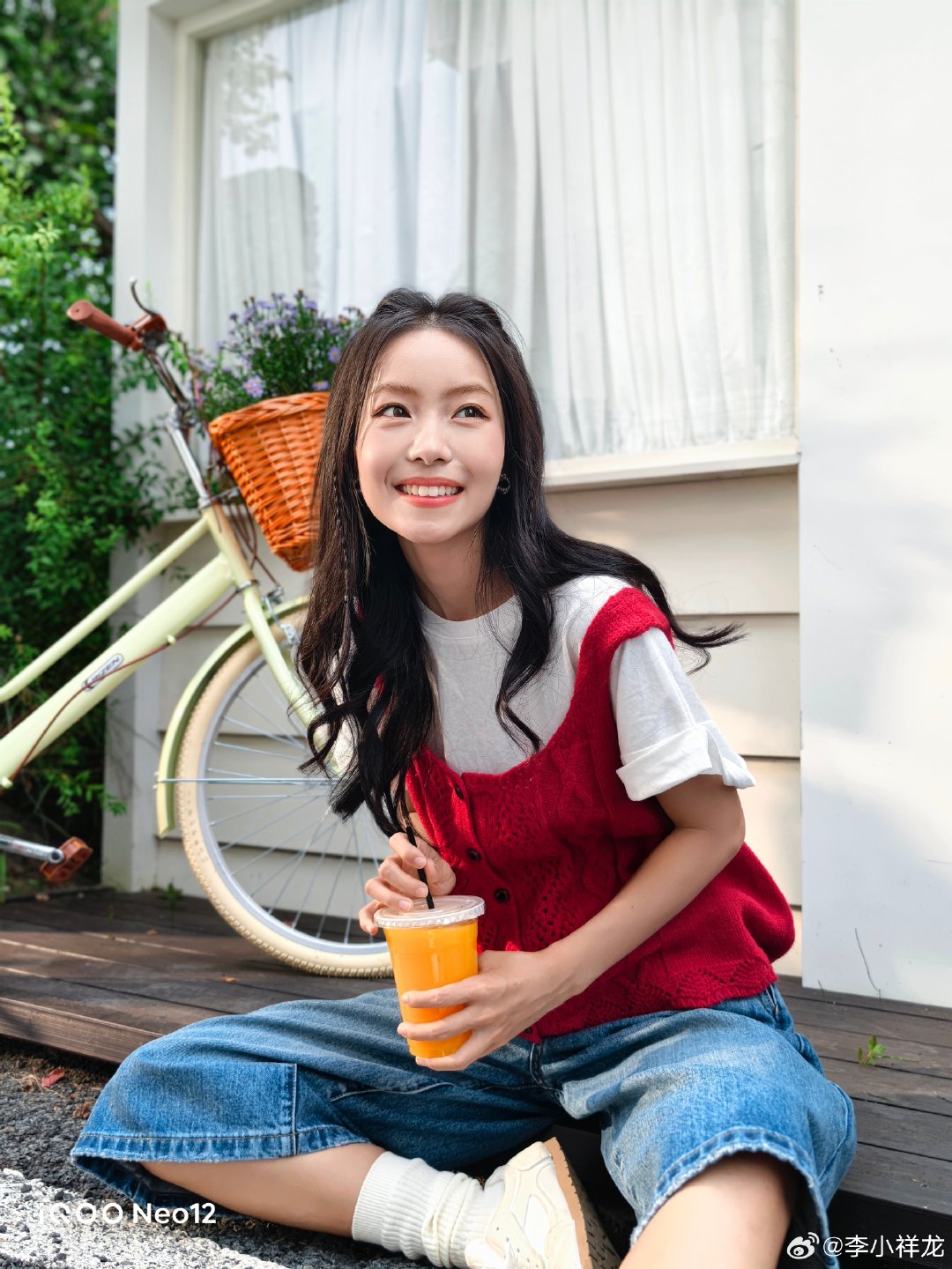 用#iQOO Neo12#拍风光，5000万像素索尼IMX921大底主摄，配合光学防抖与人眼仿生技术，把眼前景象还原得接近人眼所见，正负都能出片。

切到高像素模式，穹顶彩绘和斗拱层叠放大后仍经得起细看，纹样层次都保留下来。正片、负片、清透蓝调三大人像胶片风格换着用，不同氛围随手留下。#iqoo[超话]# ​